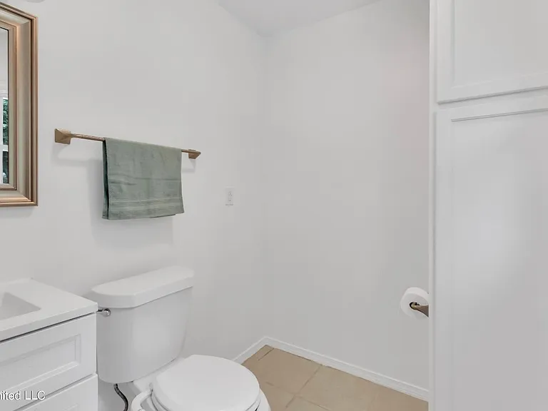 2211 Tucker Ave — Photo 5