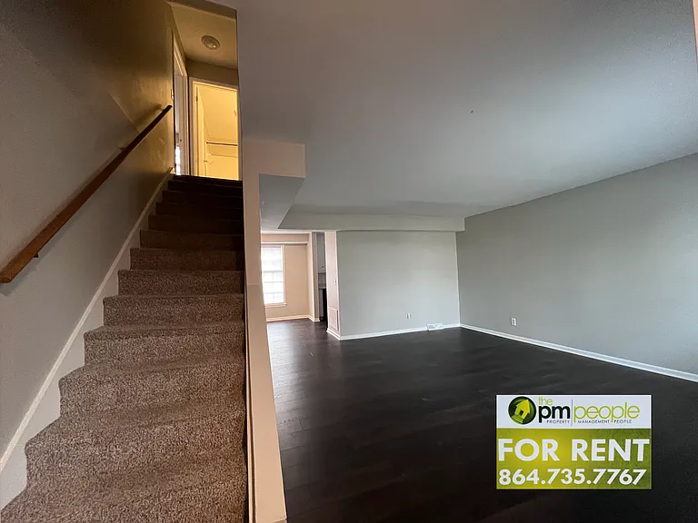 102 Wexford Dr — Photo 3