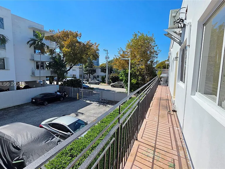 7629 Dickens Ave #7 — Photo 36