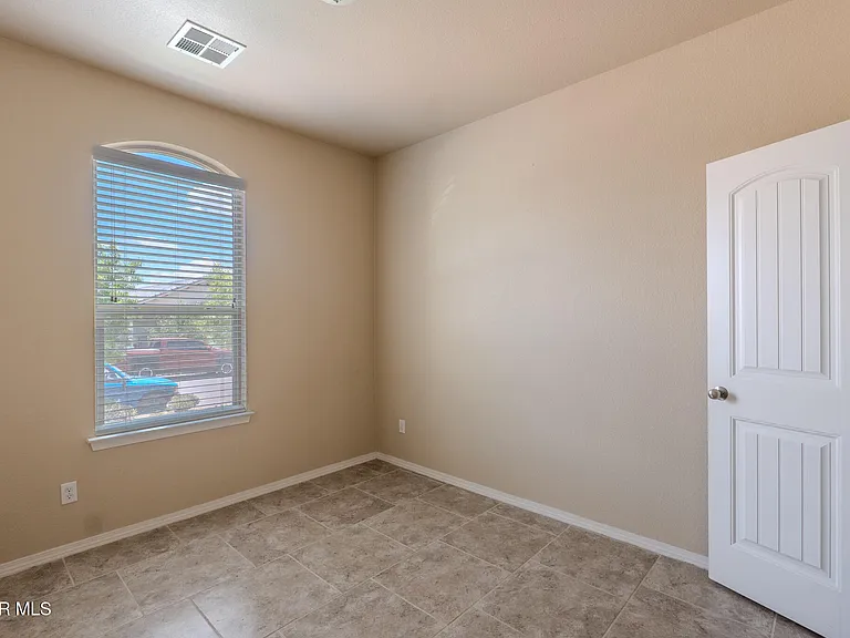 12485 Knightsbridge Dr — Photo 7