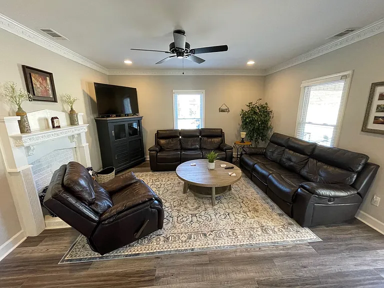 313 N Maple St — Photo 19