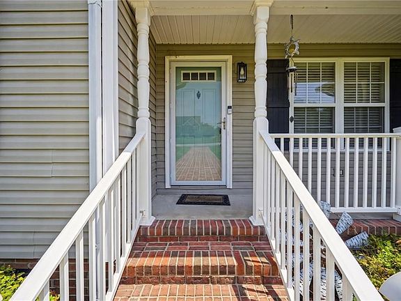 4th image of 102 Country Meadows Dr