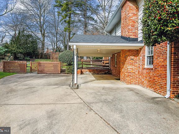 4th image of 7202 Heights Ct