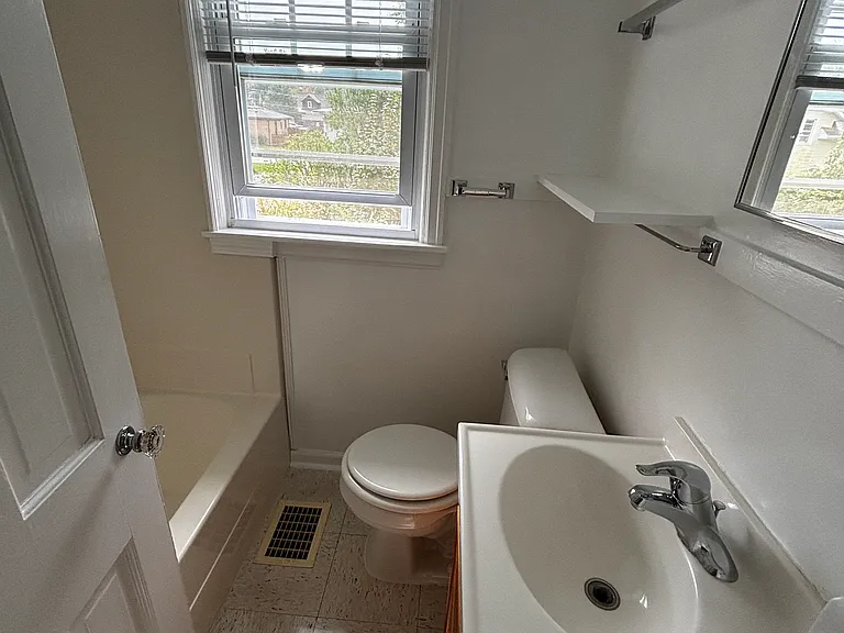 142 N Riverview Dr #3 — Photo 12