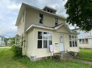 224 5th St, Charleston, IL 61920