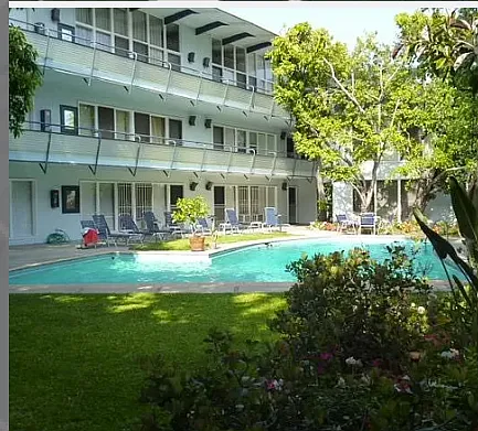 Sunset Lanai Apartments — Photo 2