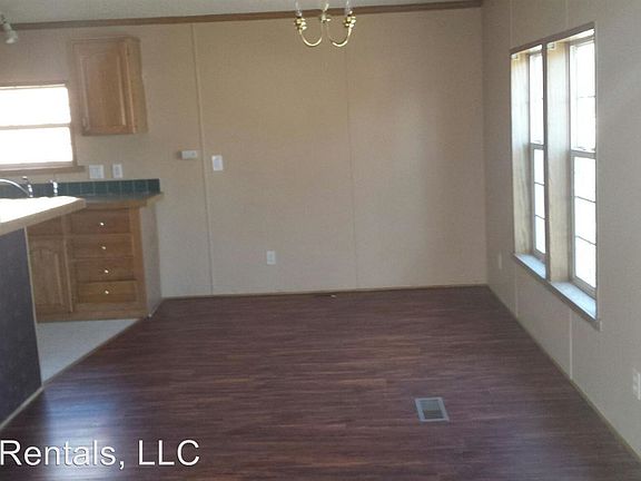 3rd image of 1004 Catalpa St