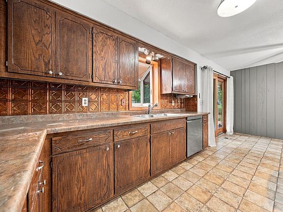 5th image of 10248 Washburn Cir