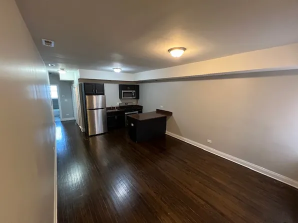 7823 S Essex Ave APT 2B, Chicago, IL 60649