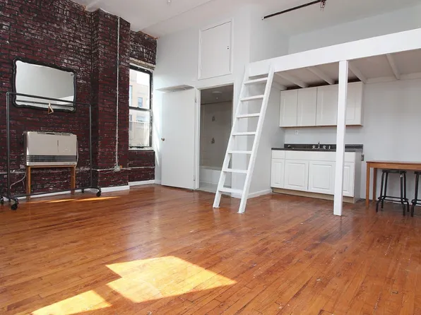 1672 Gates Avenue image 1 of 7