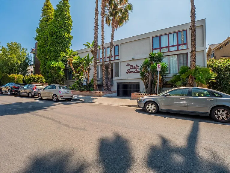 1426 N Vista St #10 — Photo 2