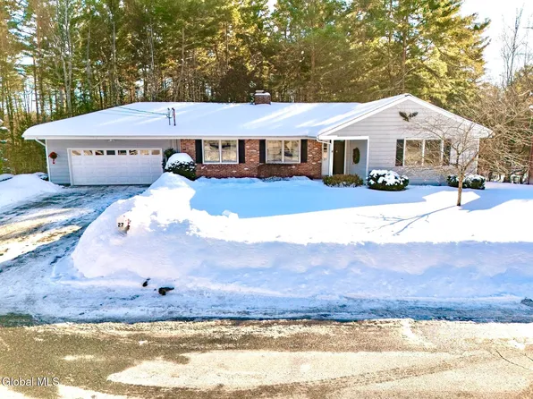 27 Bonner Drive, Queensbury, NY 12804
