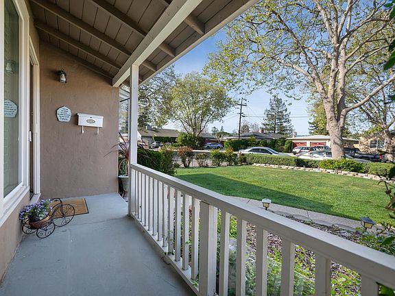 3rd image of 18 Yarnall Pl