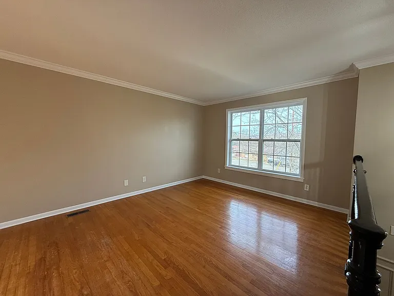 220 Brampton Rd — Photo 8