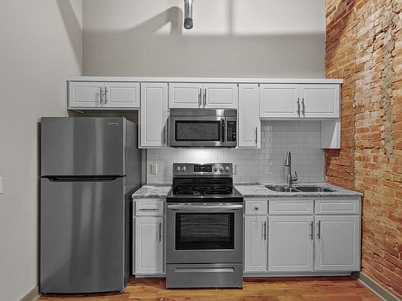 4th image of 143 SE Main St #47F929776