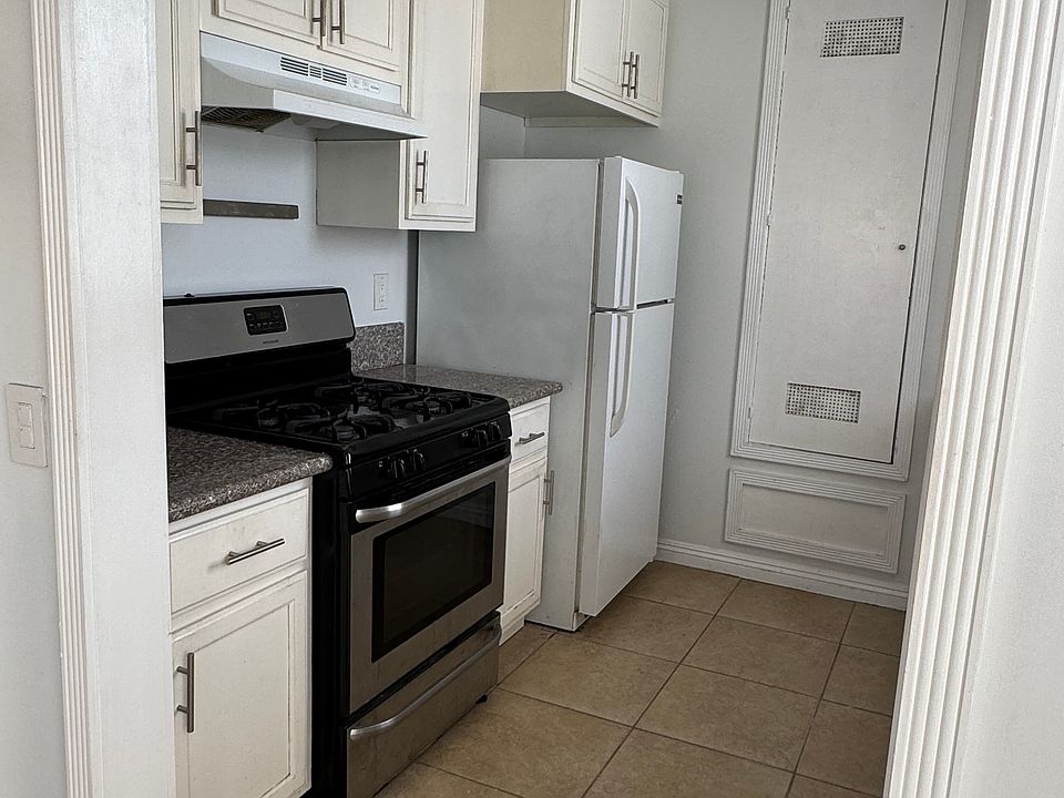Photo depicting the gas range and refrigerator.