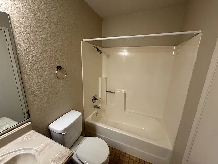 311 W Pontiac Dr — Photo 12