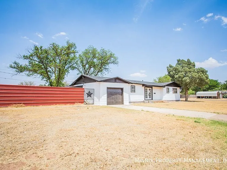 502 2nd Pl — Photo 3