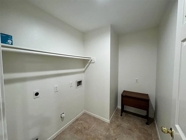 1718 Berkoff Dr — Photo 8