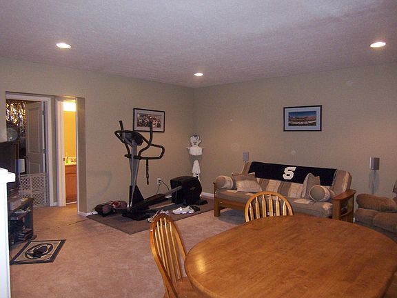 Finished Basement w/full bath