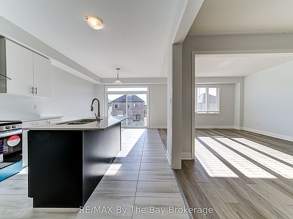 4th image of 17 Rosanne Cir