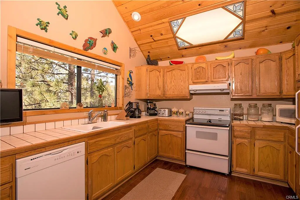 3 bed, 1712 sqft, $1,995 — Photo 3