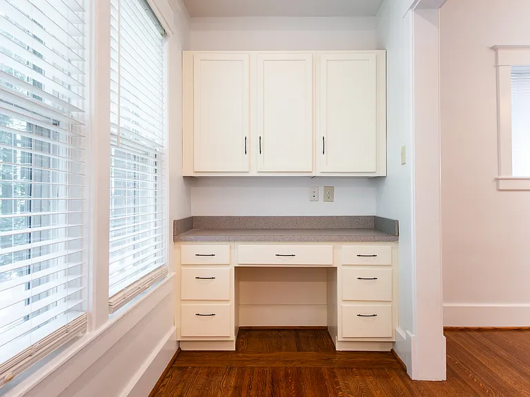 1604 Edgeland Ave — Photo 12