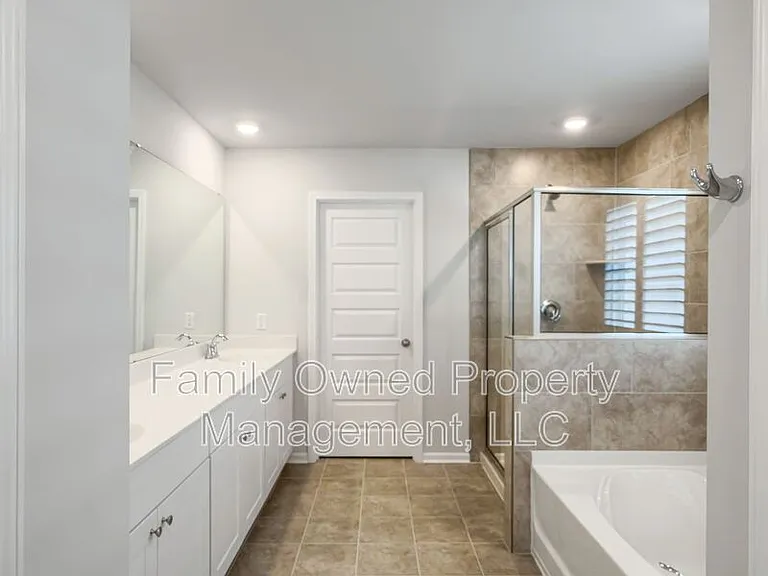 2048 Longhorn Ln — Photo 37