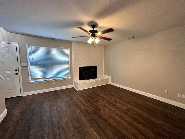 2335 Brookview Ct — Photo 4