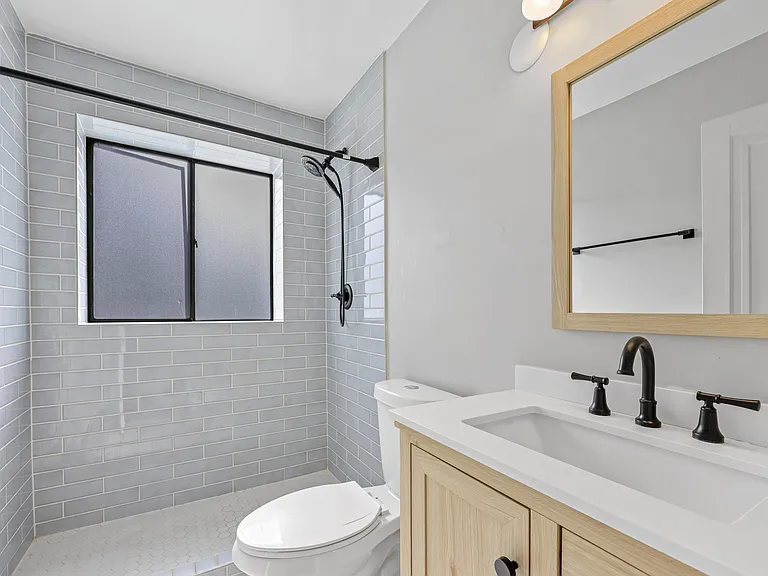 Clermont Apartments — Photo 12