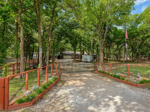 1700 N Cardinal Rd, Azle, TX 76020
