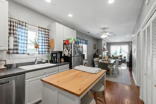 1345 W Walton St #1 Photo 1