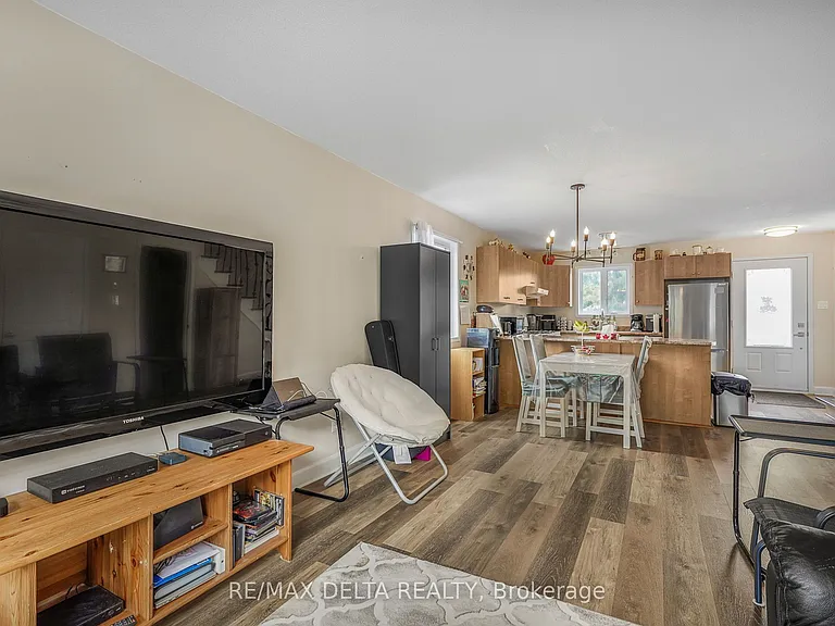 786 Lawrence St — Photo 9