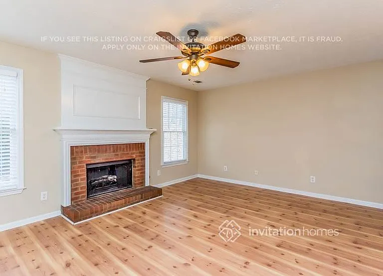 1040 Deer Hollow Dr — Photo 3