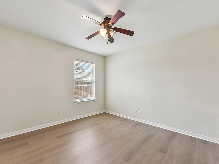 11809 Dunfries Ln — Photo 16