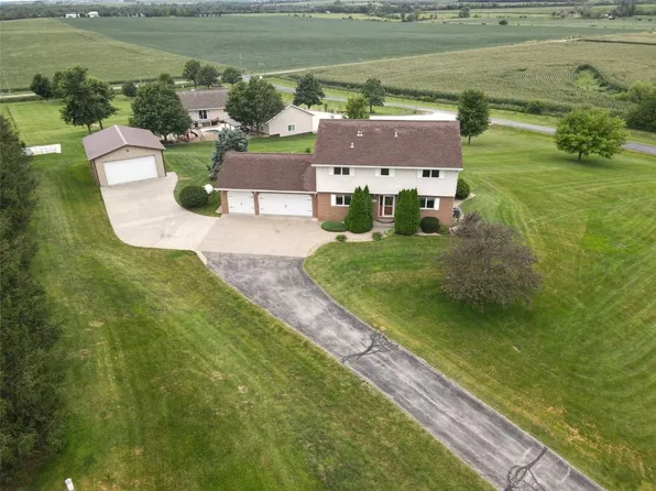 3368 64th St, Palo, IA 52324