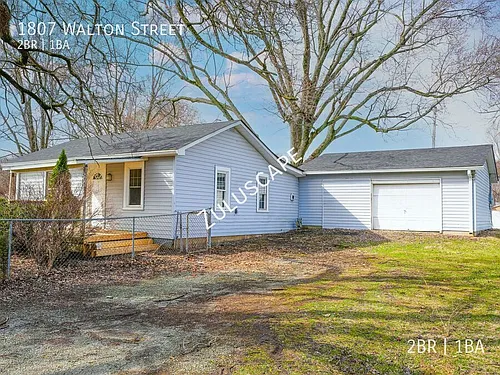 1807 Walton St Photo 1