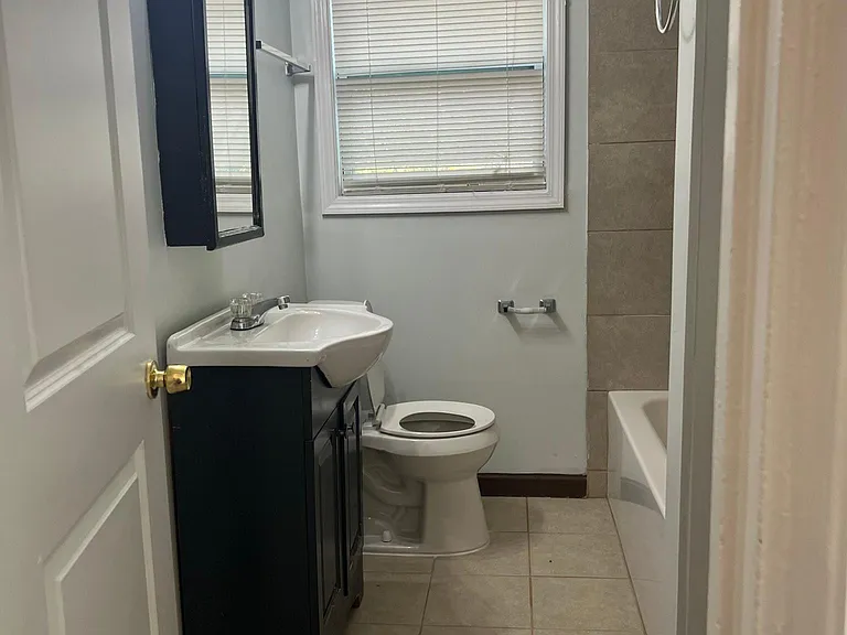 305 W Oak St #D — Photo 3