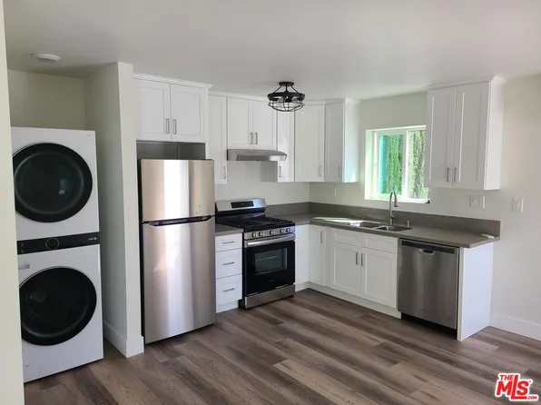 19115 Bessemer St, Reseda, CA 91335