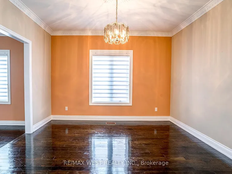 229 Baker Ave — Photo 7
