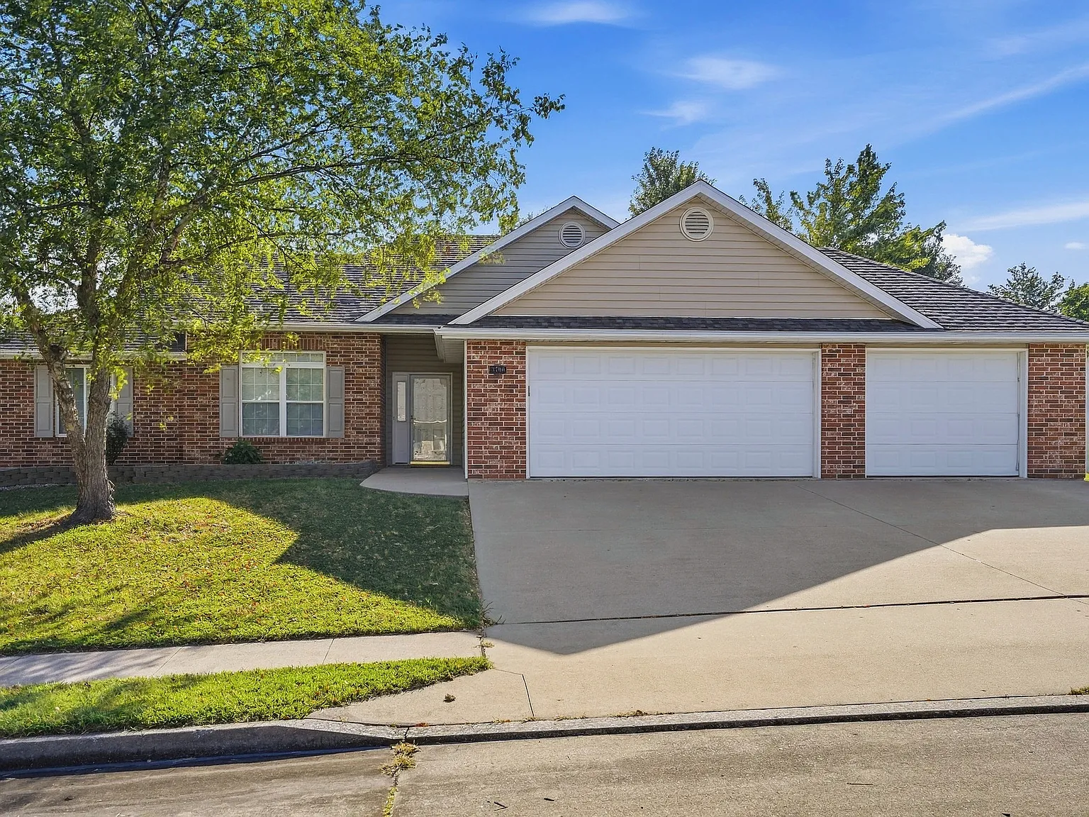 3 bed, 1664 sqft, $1,900 — Photo 1