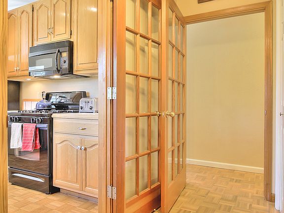 4th image of 16154 Canterbury Ln