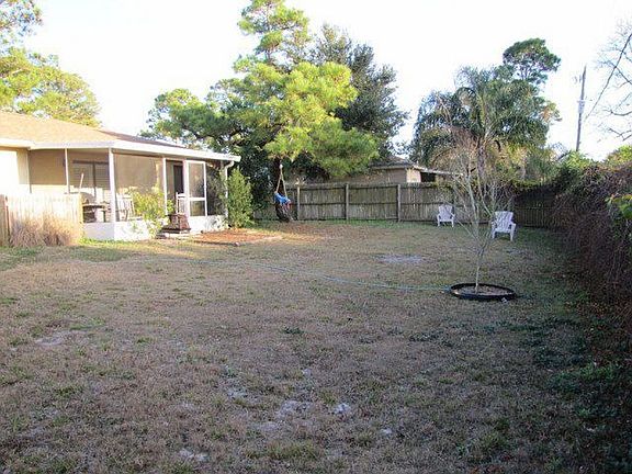 3rd image of 2410 Vista Palm Dr