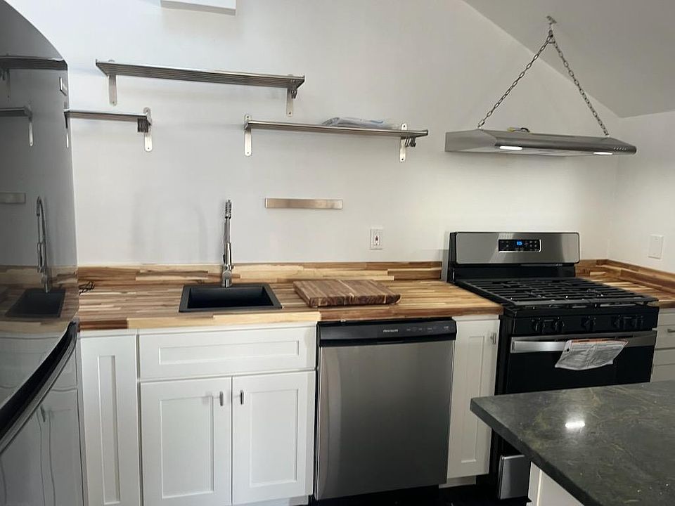 1st image of 1415 Outlook Ave #3
