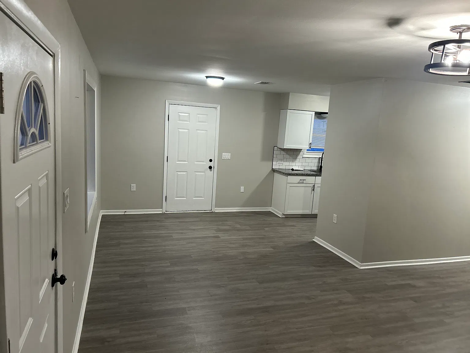3 bed, 1056 sqft, $1,800 — Photo 3