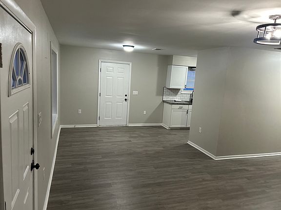 3rd image of 2923 Howey Rd