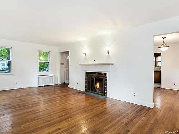 5th image of 19 Dunn Ave