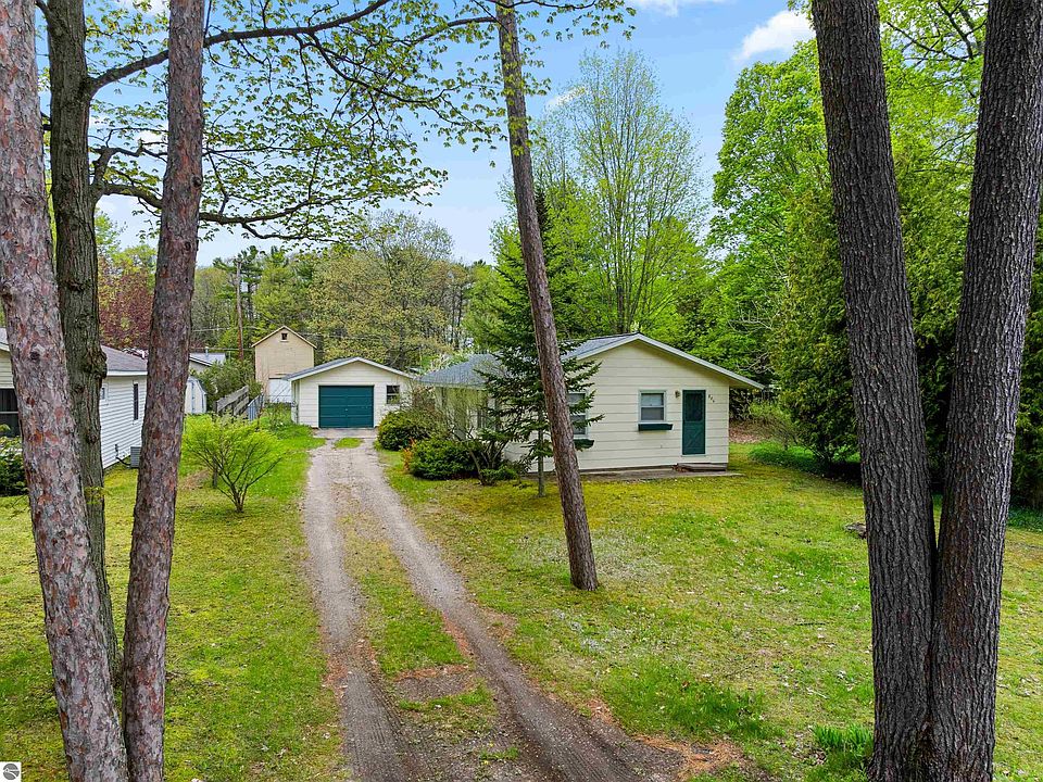 1st image of 806 Livingston Dr