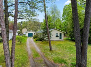 806 Livingston Dr, Elk Rapids, MI 49629