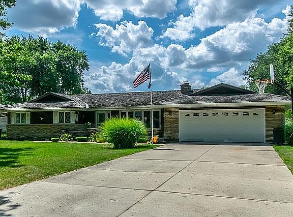 3rd image of 1005 Cassie Dr